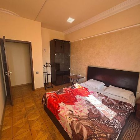 Centre Hotel-Hostel Ереван Екстериор снимка