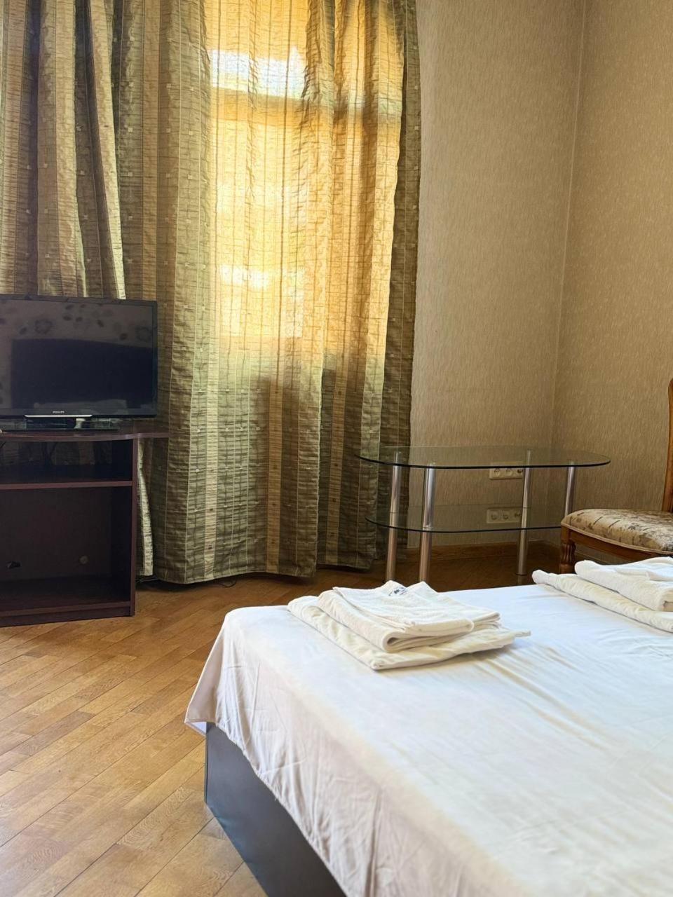 Centre Hotel-Hostel Ереван Екстериор снимка