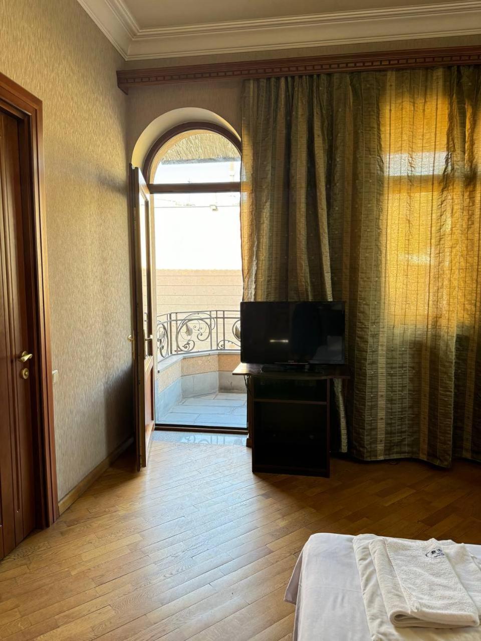 Centre Hotel-Hostel Ереван Екстериор снимка