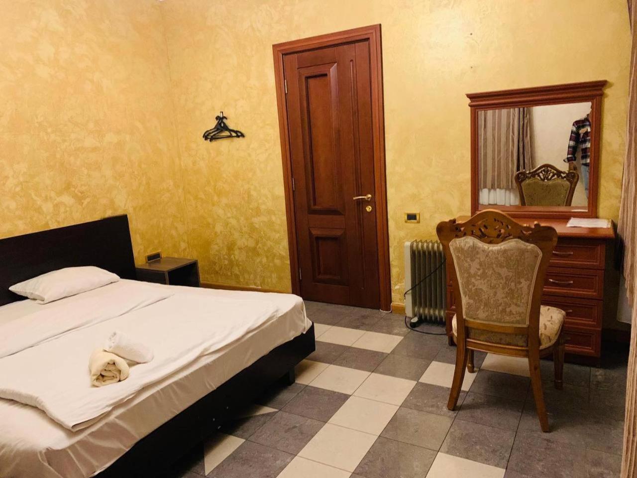 Centre Hotel-Hostel Ереван Екстериор снимка