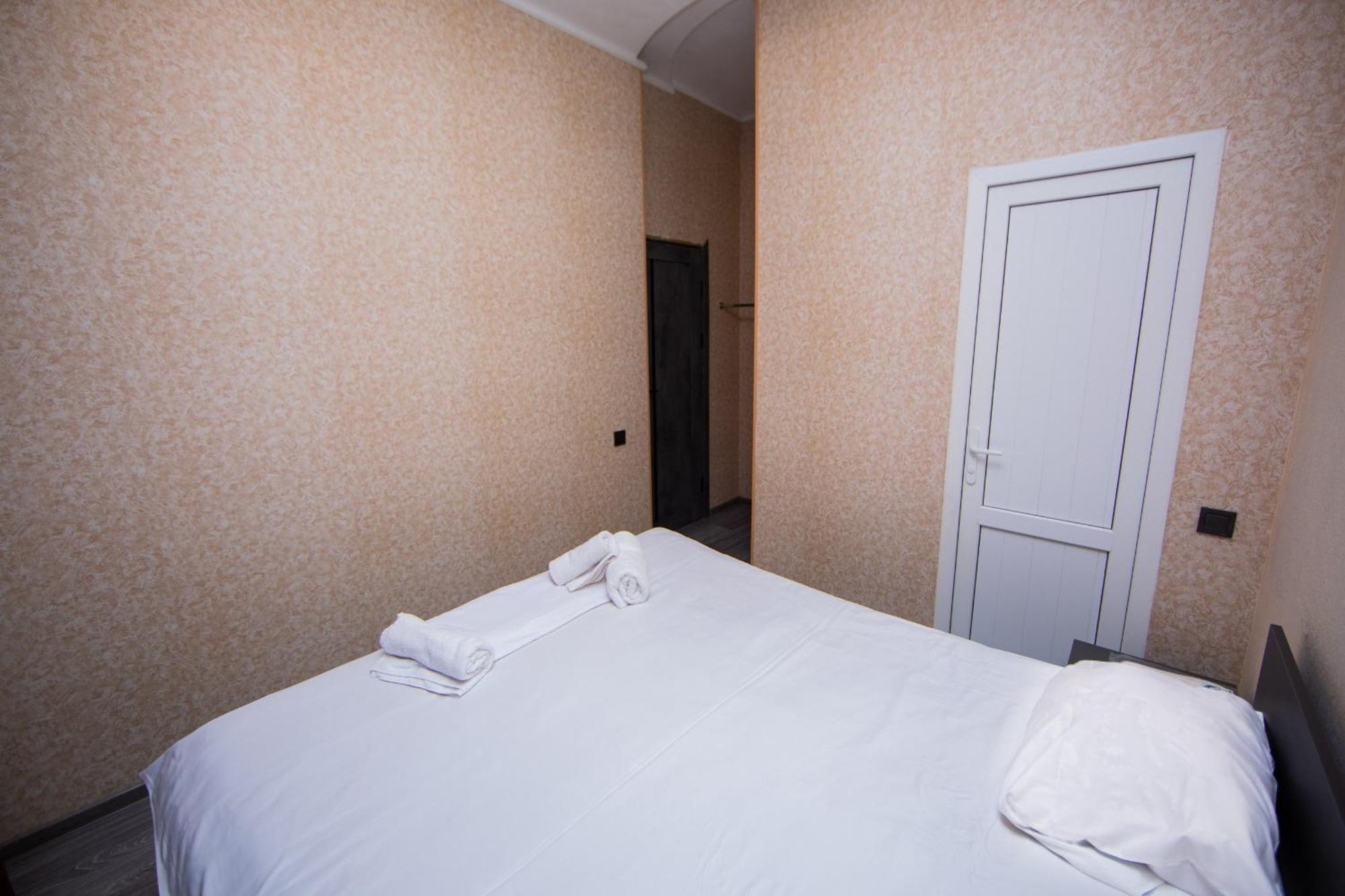 Centre Hotel-Hostel Ереван Екстериор снимка