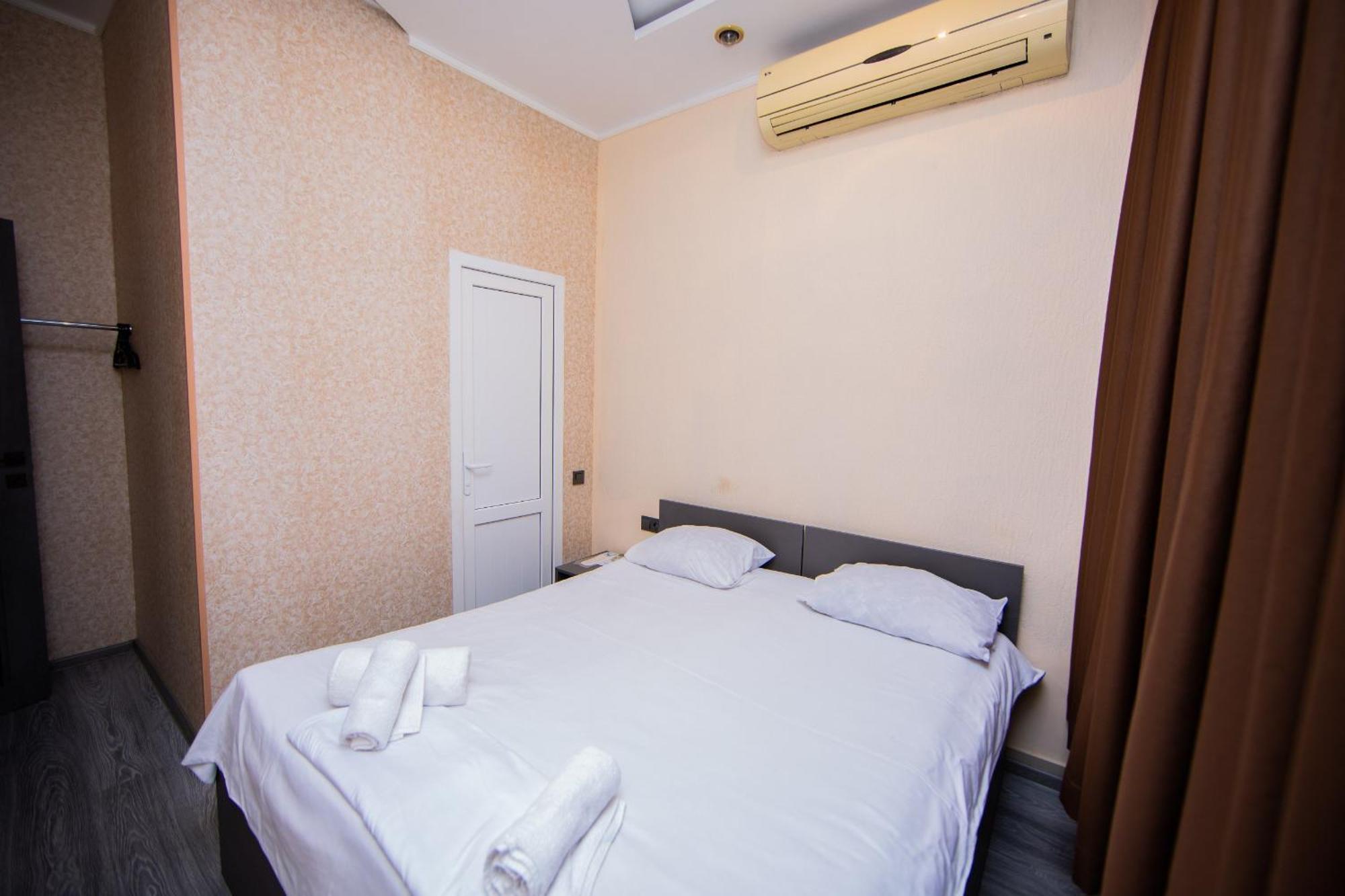 Centre Hotel-Hostel Ереван Екстериор снимка