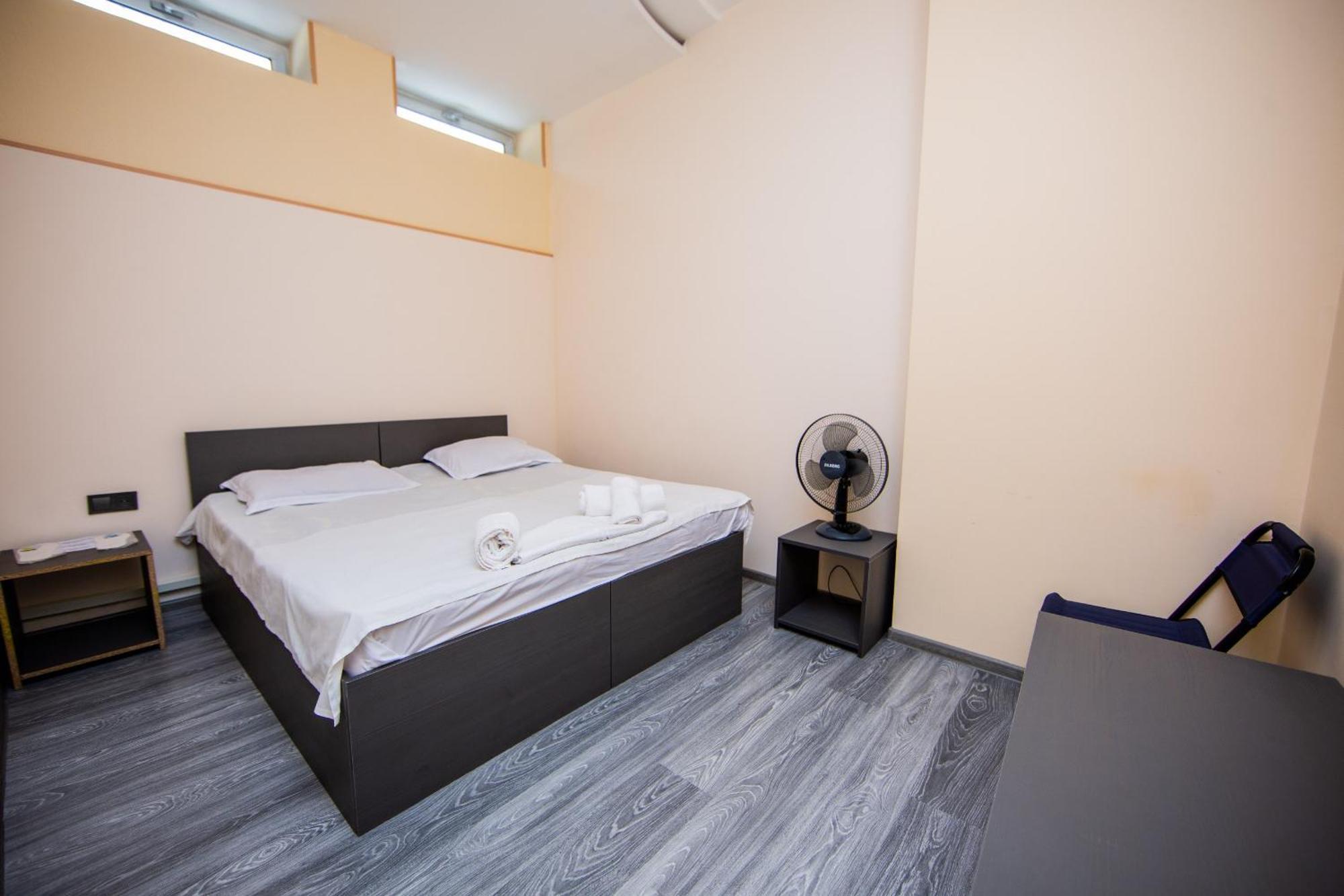 Centre Hotel-Hostel Ереван Екстериор снимка
