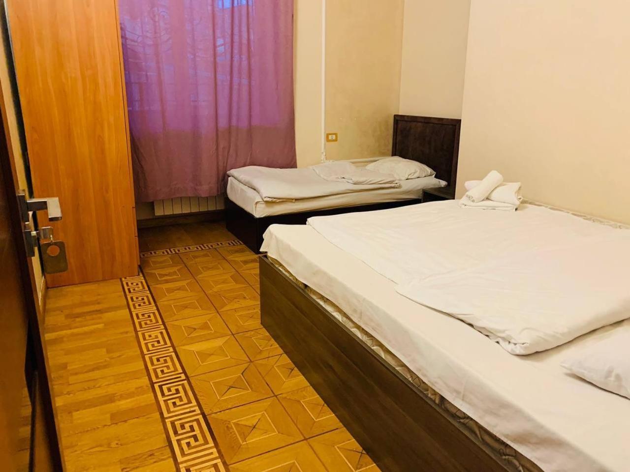 Centre Hotel-Hostel Ереван Екстериор снимка