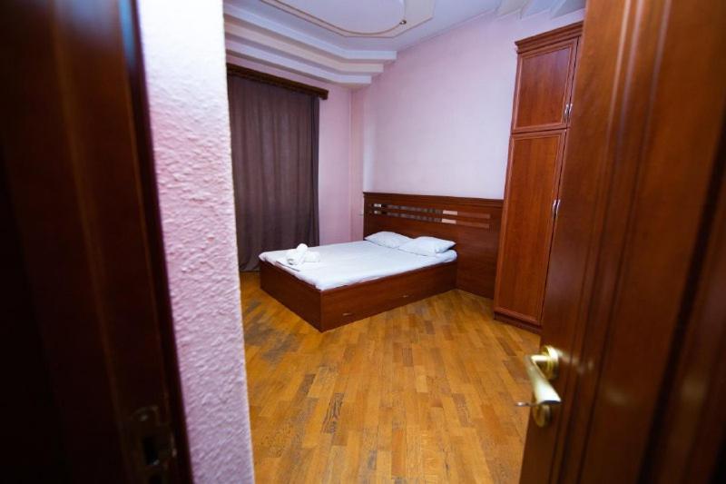 Centre Hotel-Hostel Ереван Екстериор снимка