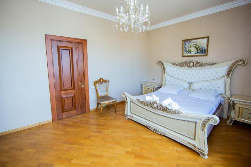 Centre Hotel-Hostel Ереван Екстериор снимка