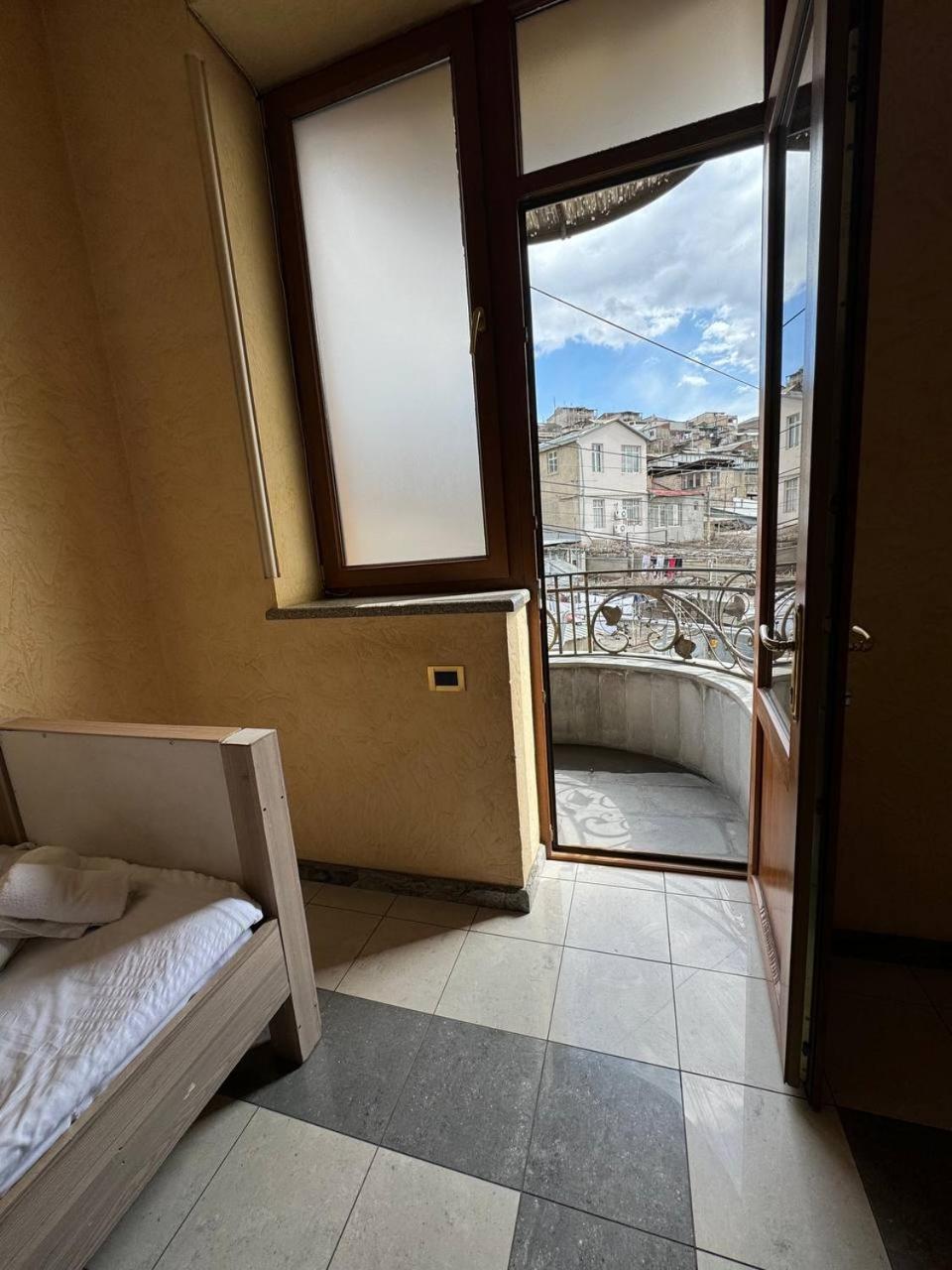 Centre Hotel-Hostel Ереван Екстериор снимка