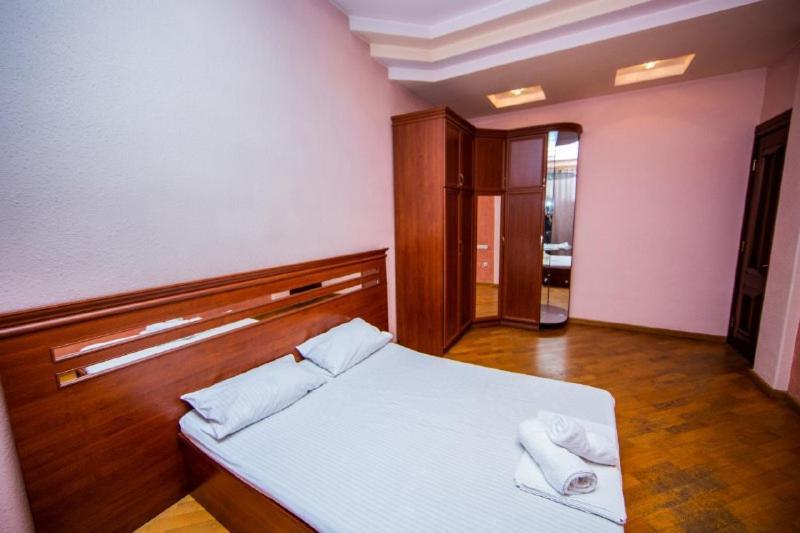Centre Hotel-Hostel Ереван Екстериор снимка