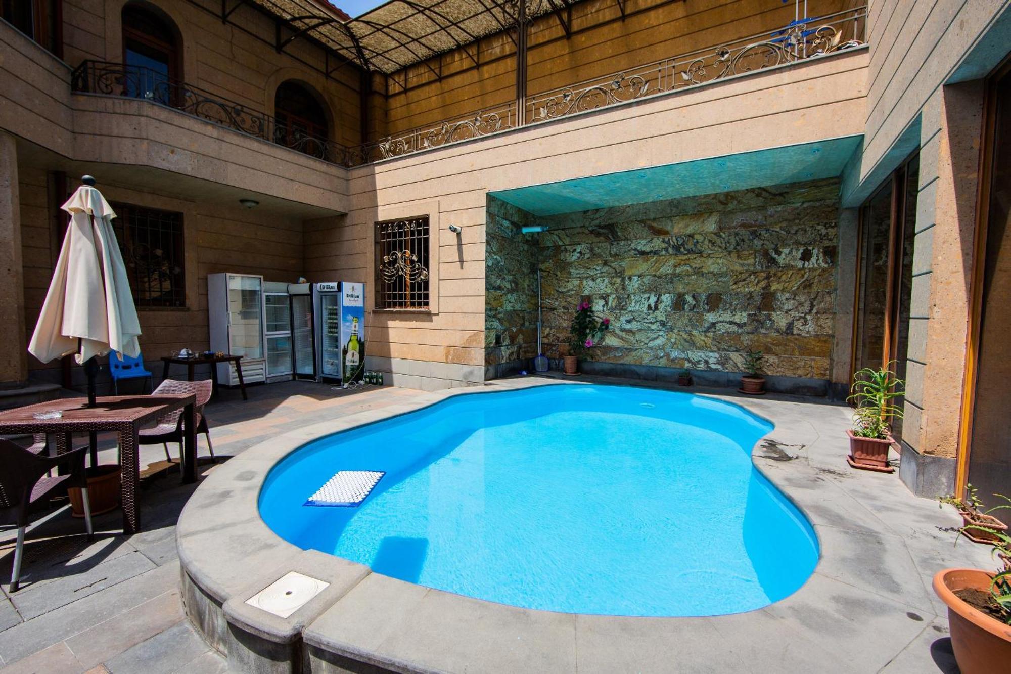 Centre Hotel-Hostel Ереван Екстериор снимка