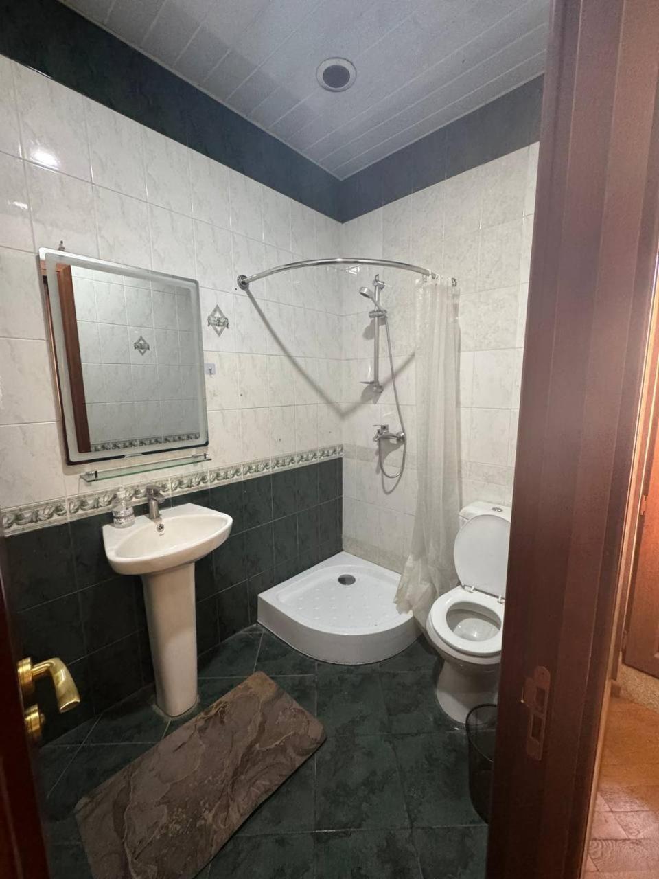 Centre Hotel-Hostel Ереван Екстериор снимка