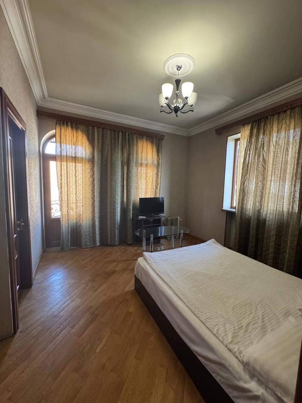Centre Hotel-Hostel Ереван Екстериор снимка